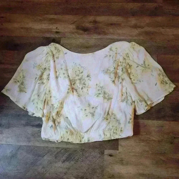 NWT Yellow & White Floral Knot-Front Flutter Sleeve Top Size M - Picture 8 of 8